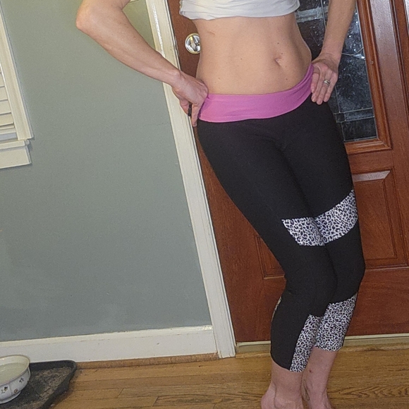 JUICY COUTURE SPORT CROPPED WORK OUT PANTS MEDIUM - Picture 3 of 8